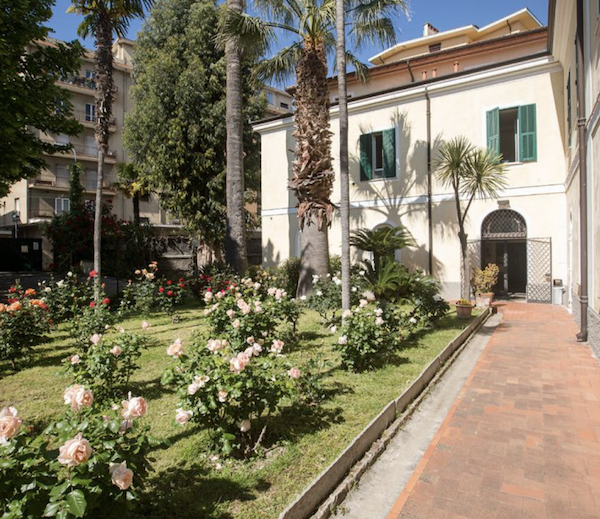 Vallecrosia House